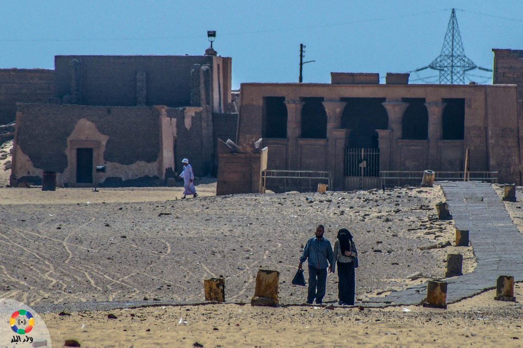 “شهيدة حب” و”بيوت جنائزية” في مزارات “تونا الجبل” 1478432747 702 792826 10