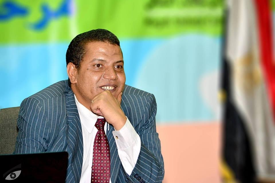 "فيكِ وفيكِ" قصيدة للشاعر أشرف فريد 1491156370 672 70601 unnamed12