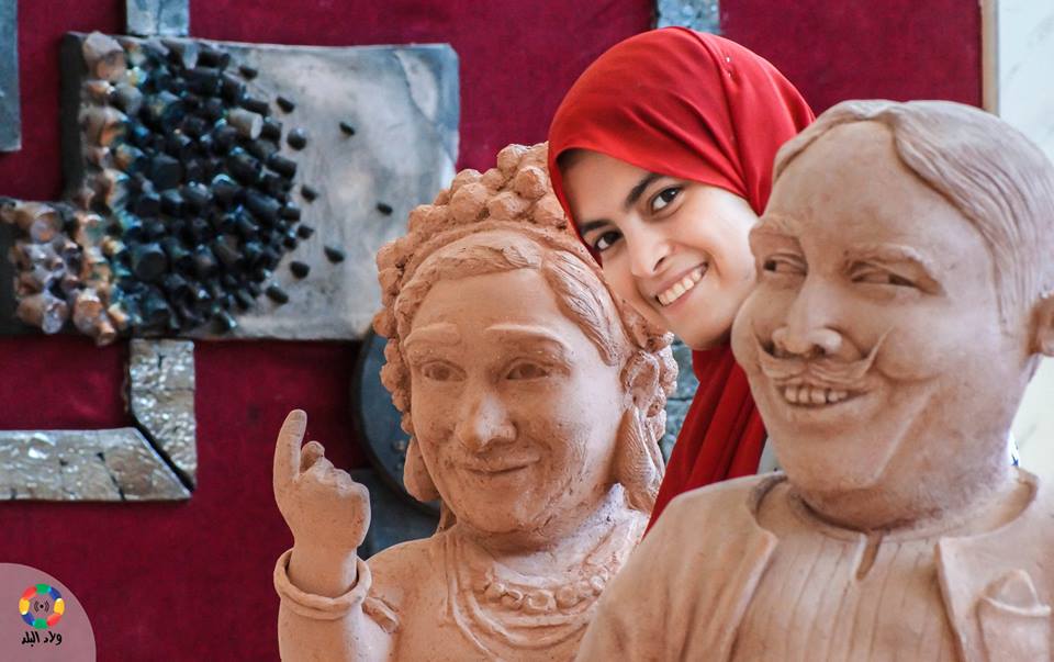 "صاحبة الأيدي العبقرية" تعيد الروح في "فناني زمان" بتماثيل كوميدية 1499958383 376 74661 19894917 10155293070101970 4692721642150527243 n