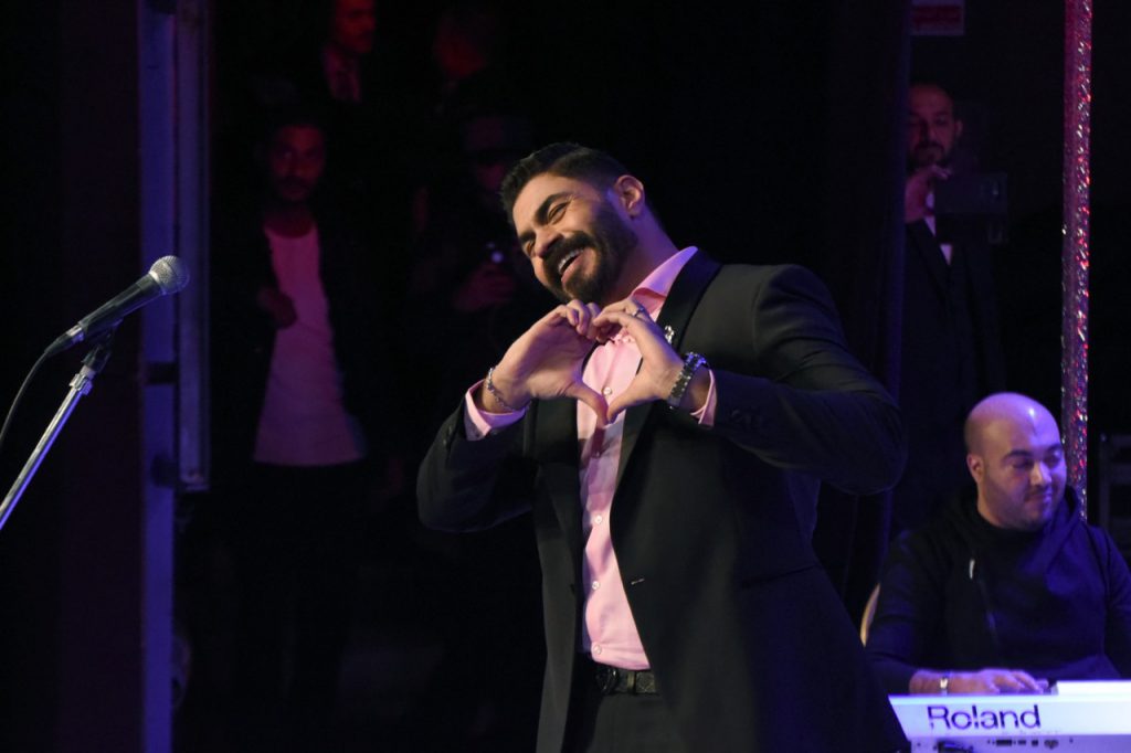 صور| جمهور أوبرا الإسكندرية يستقبل خالد سليم بالورود في ليلة حب 1550365922 442 139294 img20190217wa0010