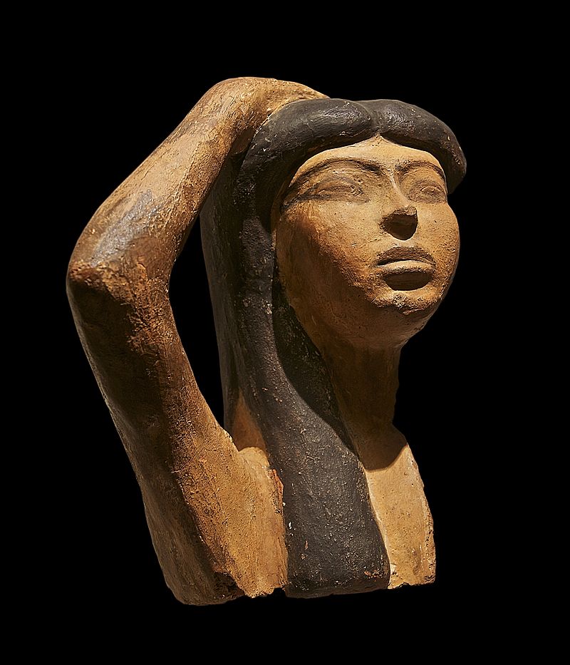 “ملهمة” و”غاضبة” و”سندريلا”.. “المرأة” في التراث المصري القديم 1552564352 399 109047 terre cuite pleureuse louvre e27247