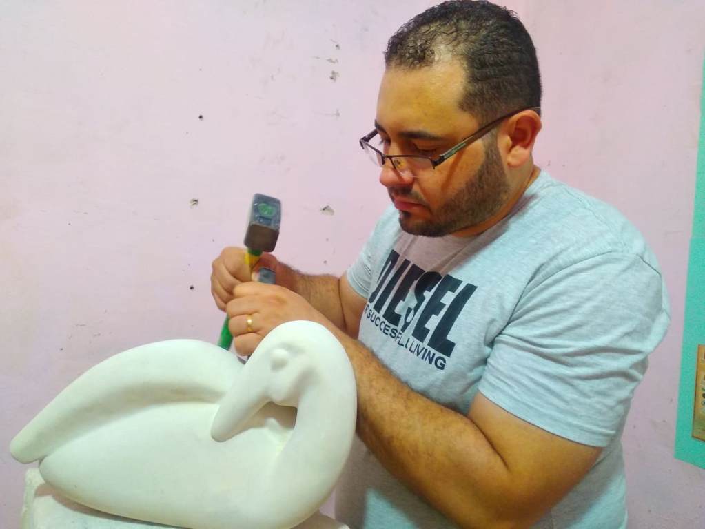 حوار| الفنان التشكيلي «عماد عزت»: لا حداثة بدون أصول الحضارة المصرية
