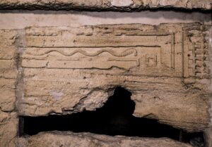 تفاصيل الكوبرا في مكان الدفن باب مصر