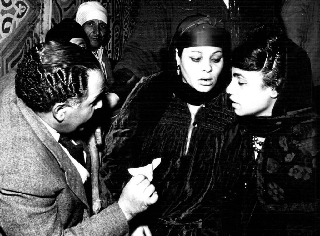 زكريا الحجاوي أثناء بحثه عن مواهب شعبية في أنجاء مصر