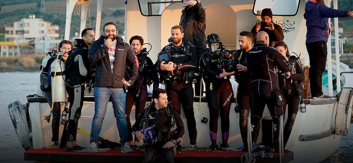 عصام زكريا يكتب: دور العرض السينمائي بين الجن والروبوت وأسماك القرش!
