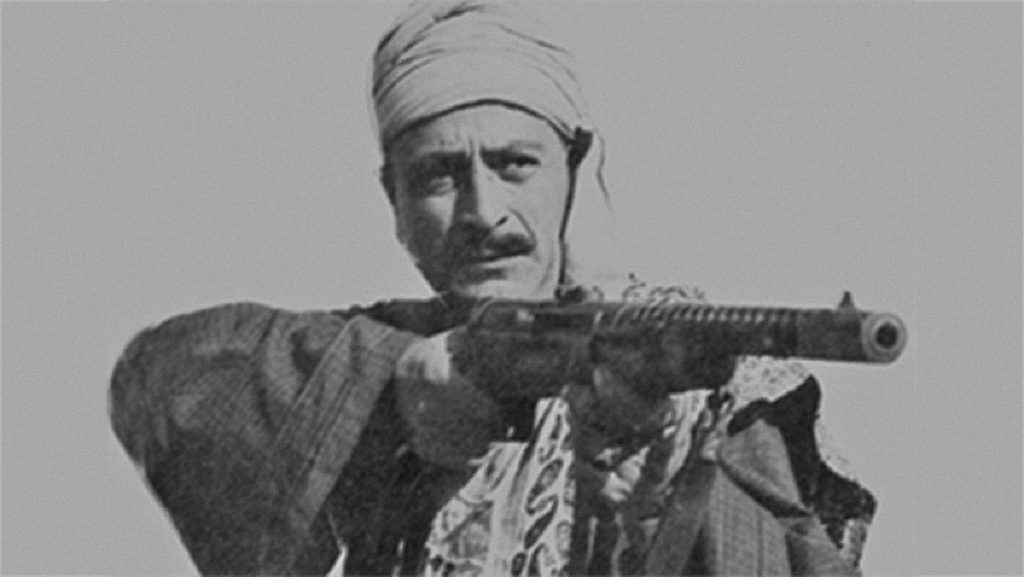 الفنان محمود المليجي في لقطة من فيلم الوحش