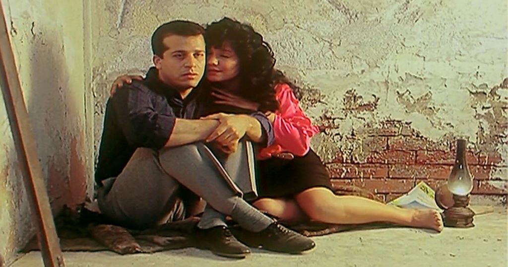 لقطة تجمع بين شريف منير وعايدة رياض من فيلم الكيت كات للمخرج داود عبد السيد إنتاج 1991
