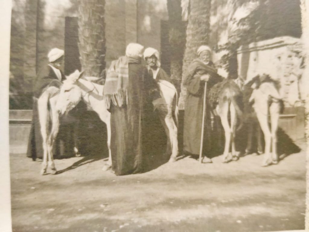 مجوعة من الأهالي في الأربعينيات
