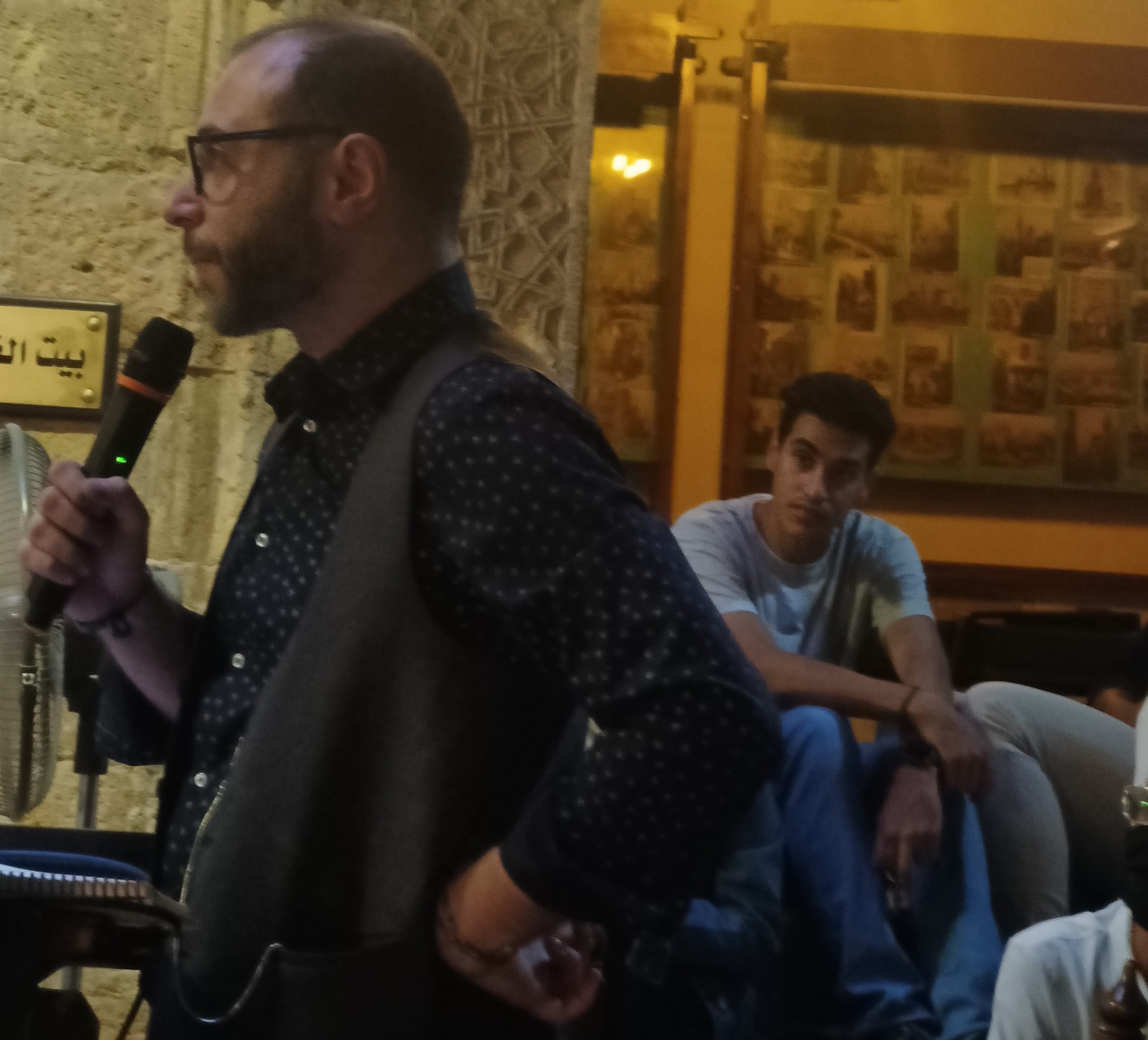 مجيب الرحمن عامر أثناء القاء المحاضرة