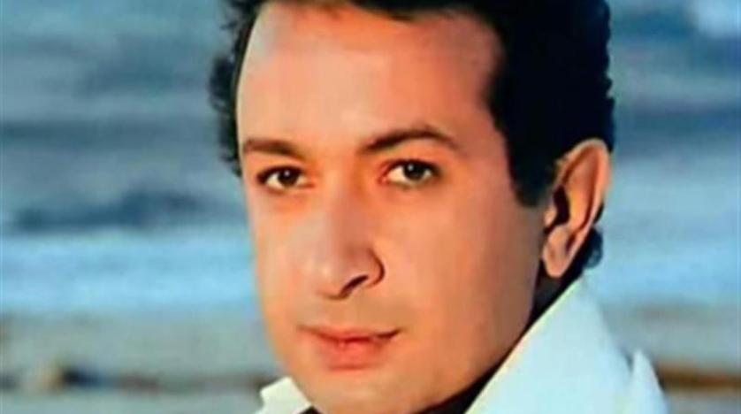 نور الشريف على الرصيف في سوق الروبابيكيا