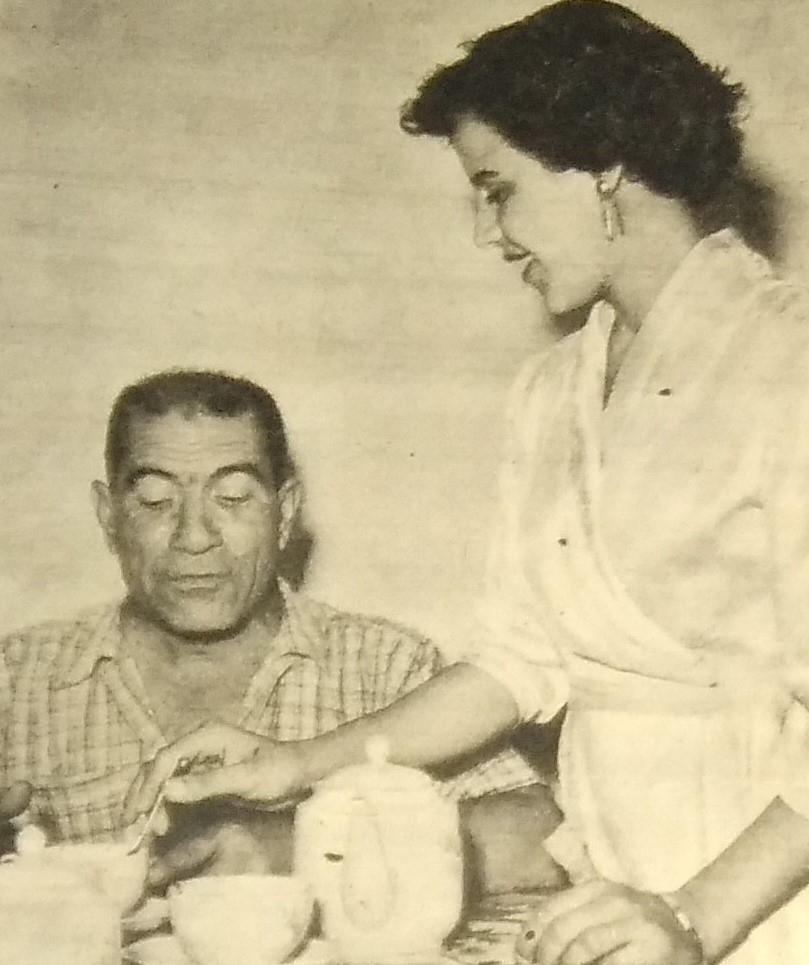 مع زوجته