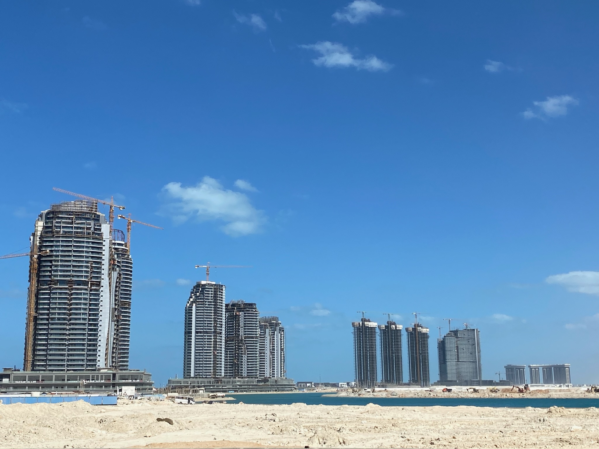 أبراج على الشاطىء