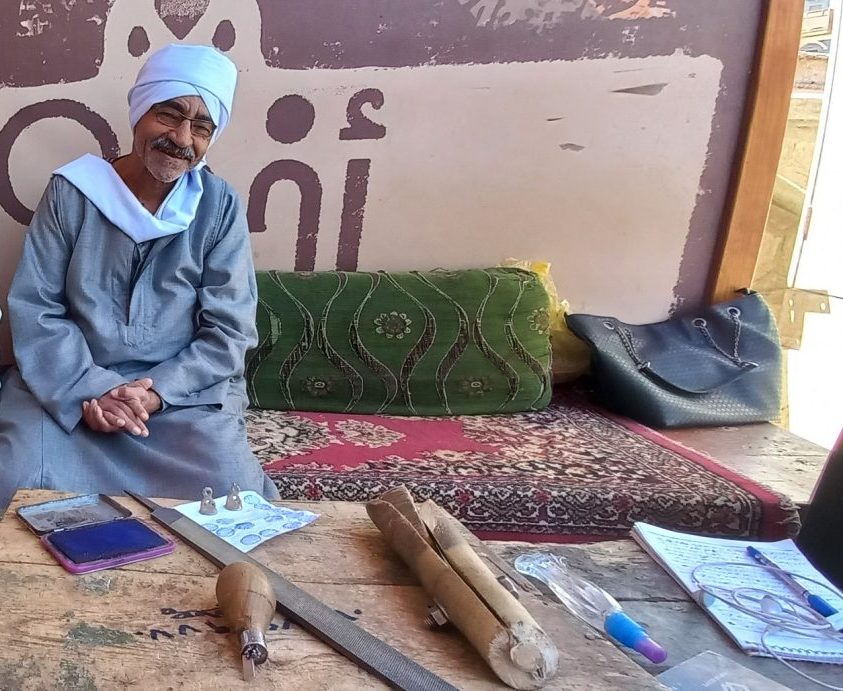 ورث المهنة من جدوده.. «أبودوح» آخر صانع للأختام في مدينة إسنا 4 1 1536x691 1