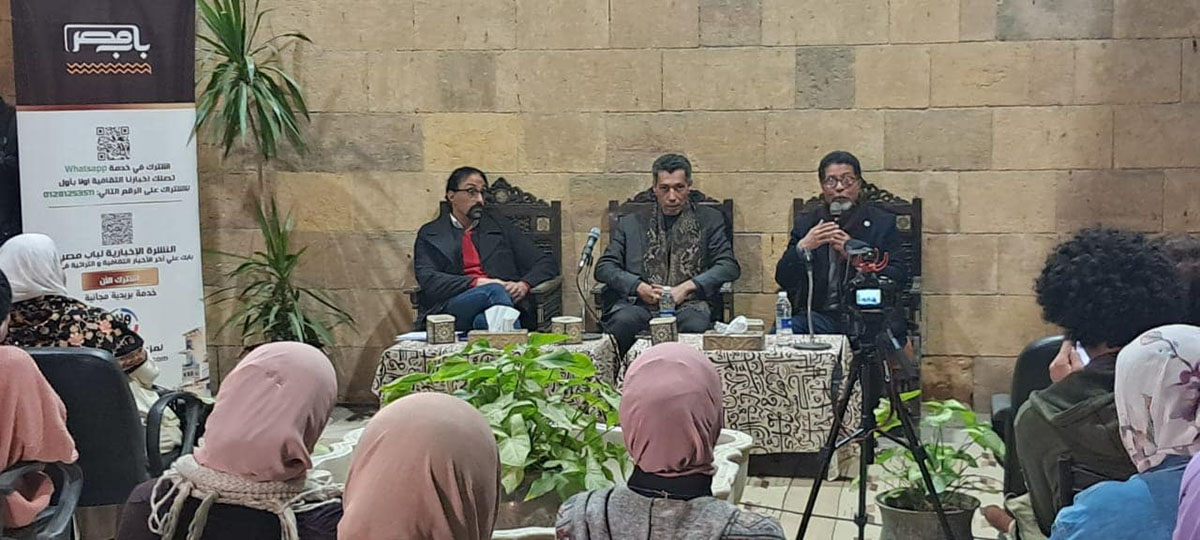 في معرض «باب مصر» عن حسن الشرق.. فنانون: تجربته تستحق مدرسة فنية خاصة
