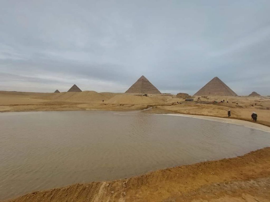 بعد رفض مشروع «تبليط الهرم».. ماذا كتب «راهب الصحراء» عن سفن الأهرامات؟ pio 5