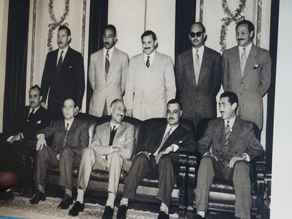 أول صورة مدنية لقيادة تنظيم الضباط الأحرار بعد الاطاحة باللواء محمد نجيب فى ١٤ نوڤمبر ١٩٥٤