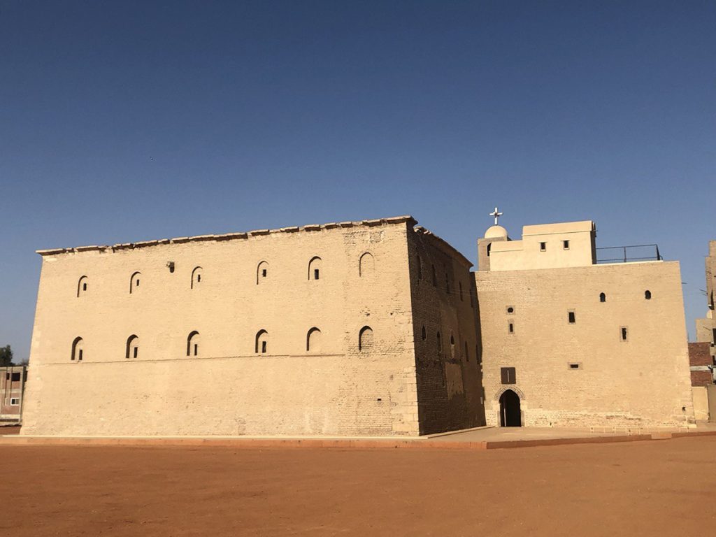 الدير الأحمر