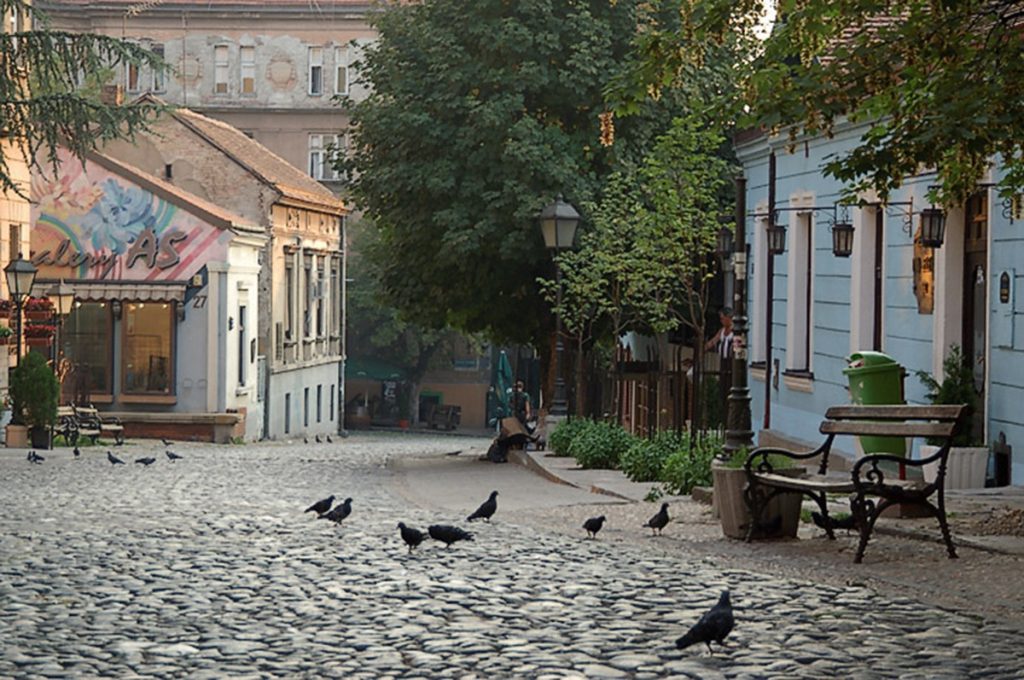 «شنطة سفر»: القهوة تستحق الانتظار (1-3) Skadarlija street Belgrade Serbia