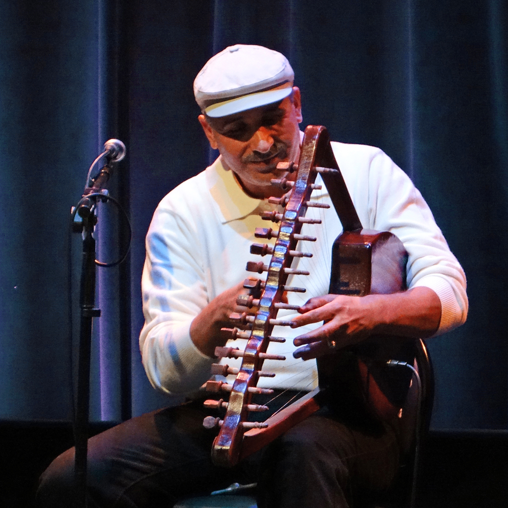 لماذا سُجِلت «السمسمية» المصرية باليونسكو مع السعودية؟ Joueur de Simsimiyya Institut du Monde Arabe Paris 8237758136