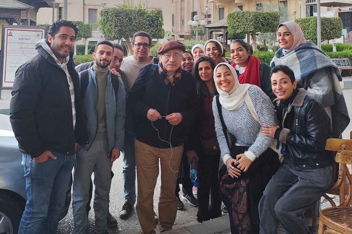 أحمد أسامة يكتب: موسوعة تمشي على قدمين