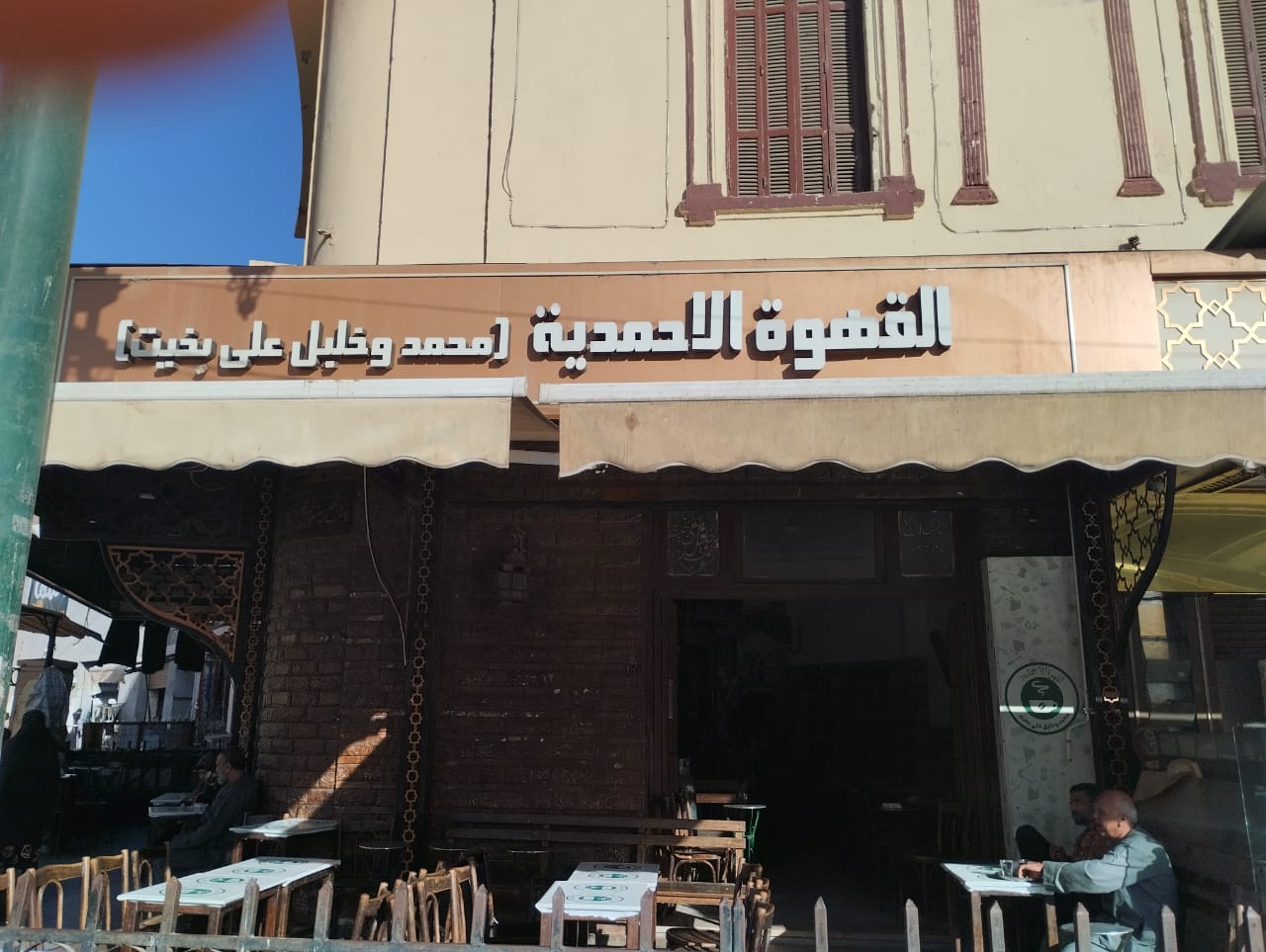 على رائحة الشاي والأنفاس الصوفية الحية.. يوم في رحاب «القهوة الأحمدية» بطنطا