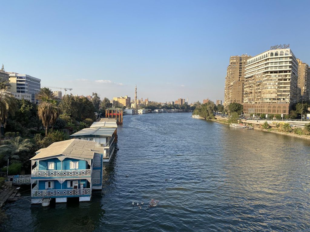 عوامات الكيت كات قبل طرد سكانها