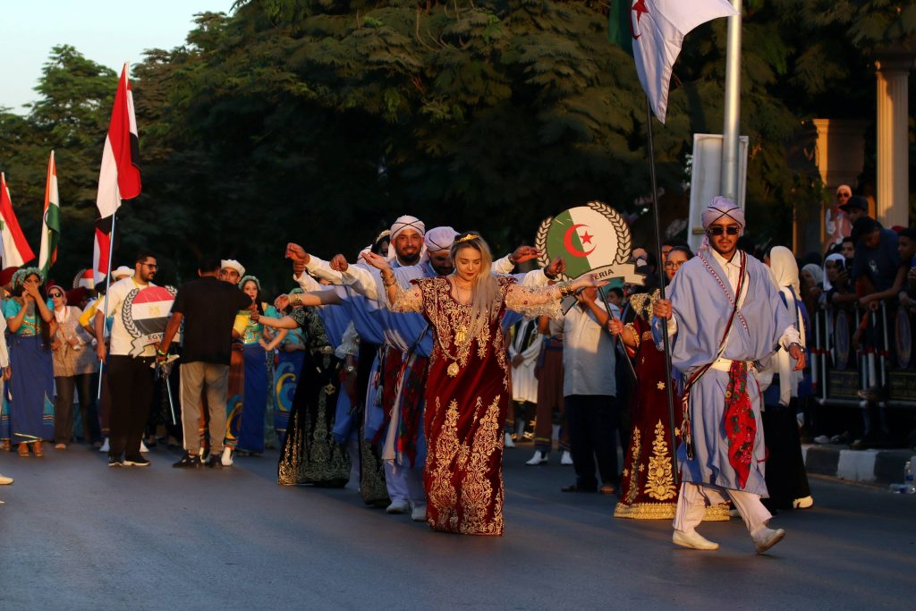 عرض راقص لمهرجان الإسماعيلية الدولي للفنون الشعبية تصوير محمد عوض 24 scaled