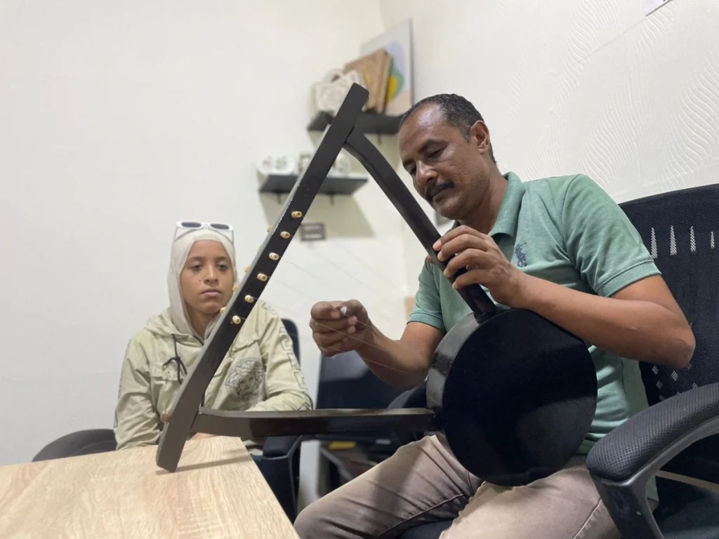 «السمسمية» في البحر الأحمر.. موسيقى لا تشبه مدن القناة asdasd