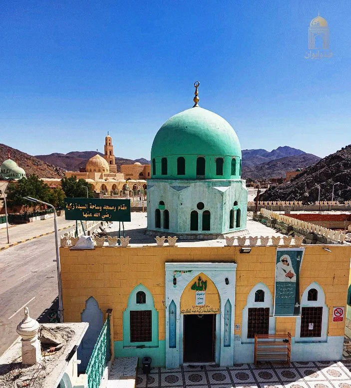 «الحاجة زكية».. سيرة صوفية بين مقام الشاذلي وصحراء حميثرة ضريح الحاجة زكية فى حميثرة.. الصورة من مسؤول الساحة